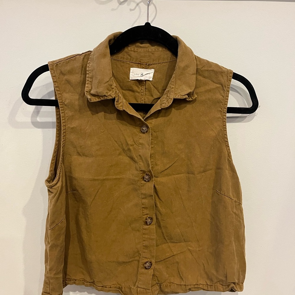 Lou & Grey Tan Sleeveless Button-Down Shirt